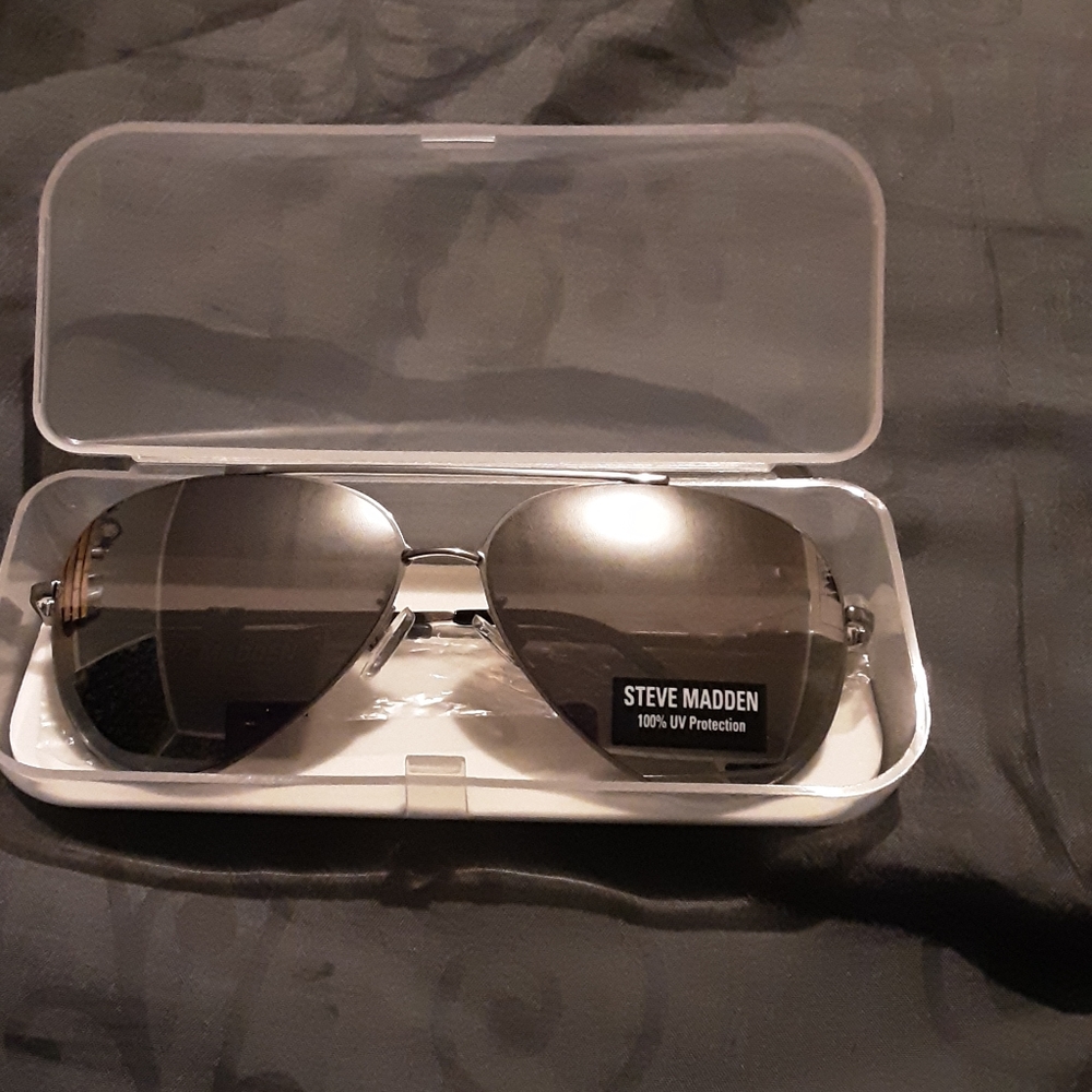 Steve Madden 100% UV protection sunglasses